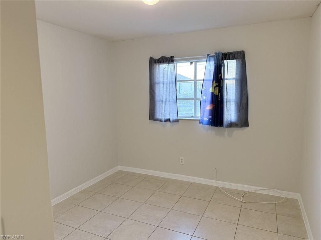 305-307 Harry AVE S photo 7