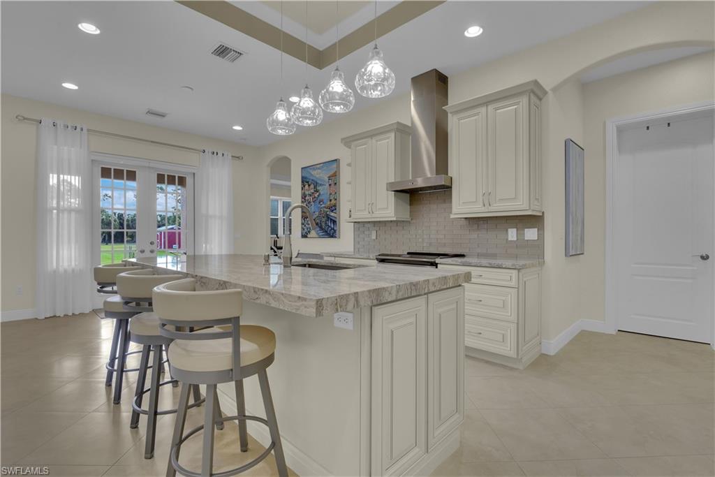 Island w/ Breakfast Bar