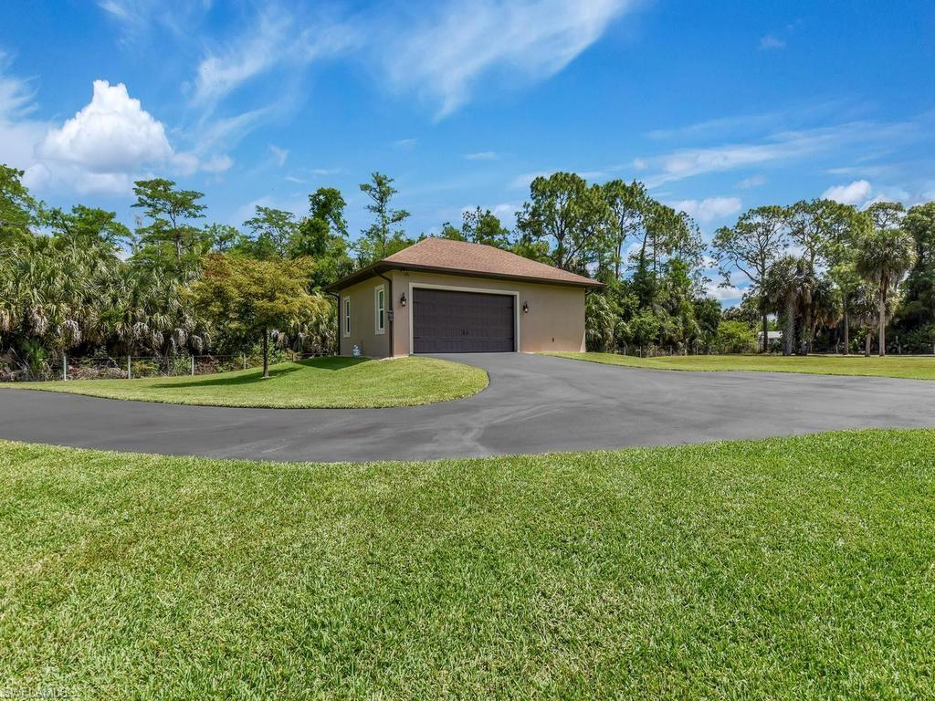 Detached Garage/Workshop