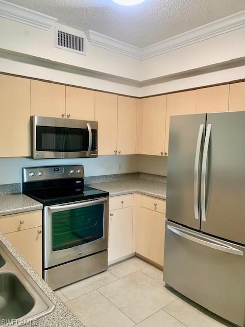 1180 Reserve WAY 206