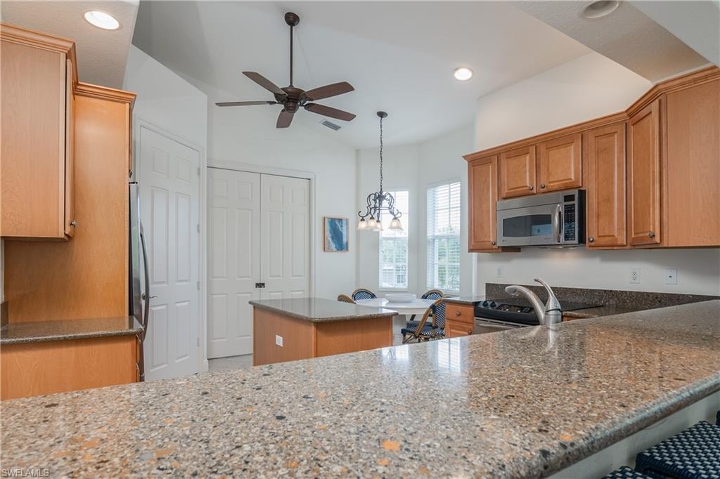 7845 Hawthorne DR 903 photo 10