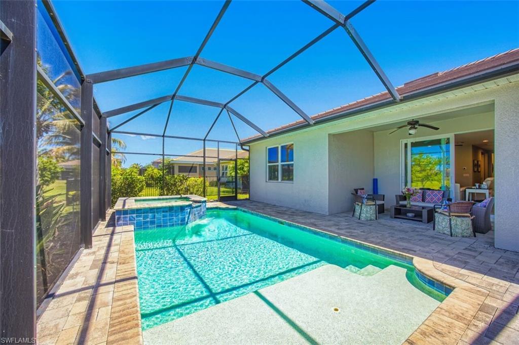 Heated pool with Jacuzzi