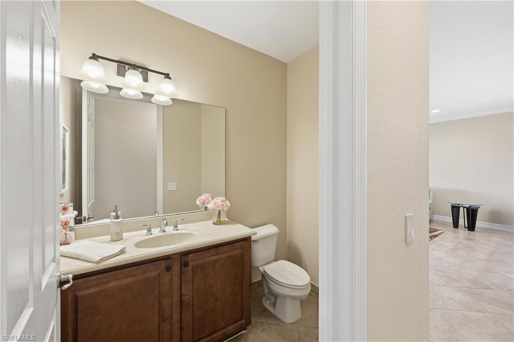 1/2 bath off hall