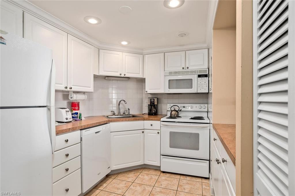 3 BLUEBILL AVE 610 photo 6