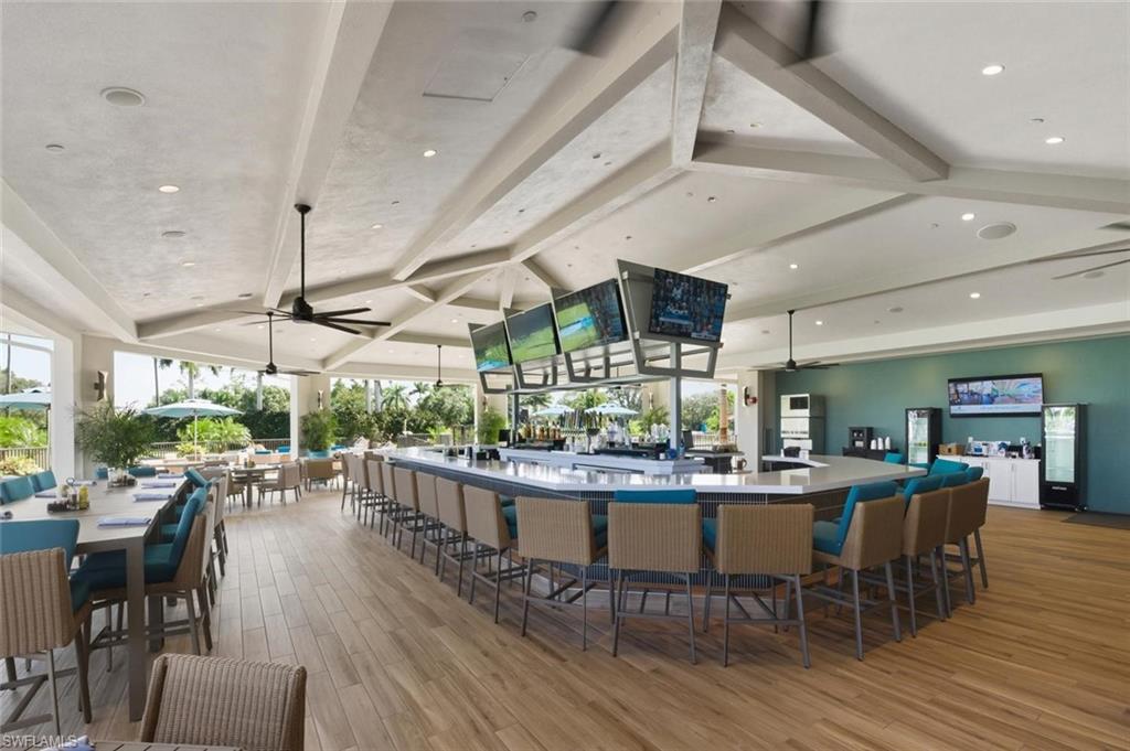 Outdoor Pool Cafe/Bar