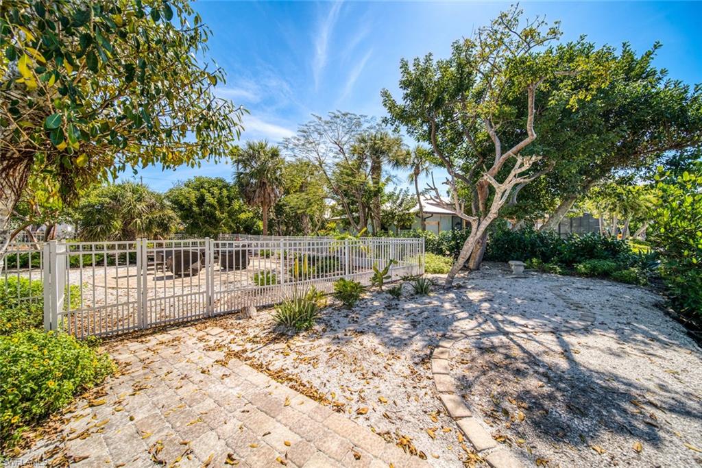 2499 Harbour LN photo 36