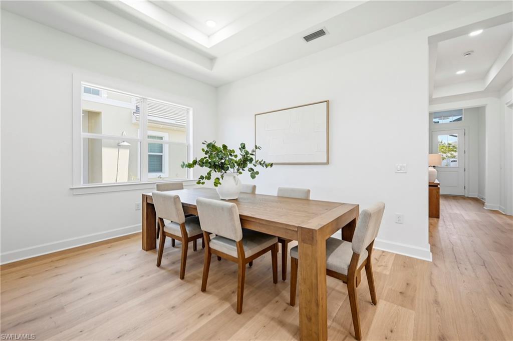 Tray ceiling with recessed lighting