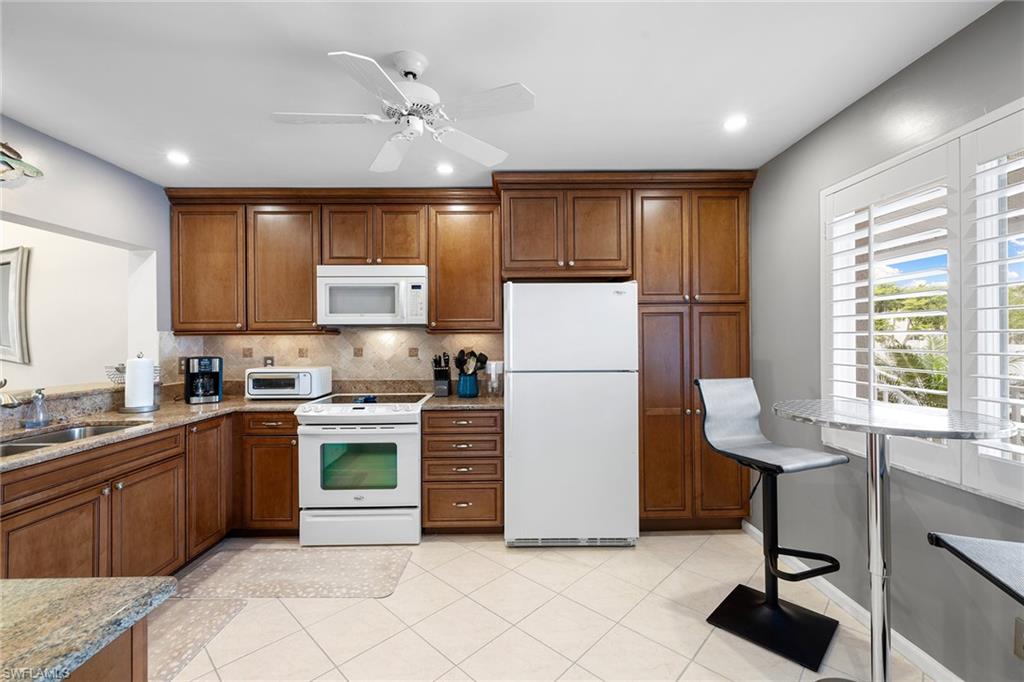 6900 Dennis CIR J-205 photo 25