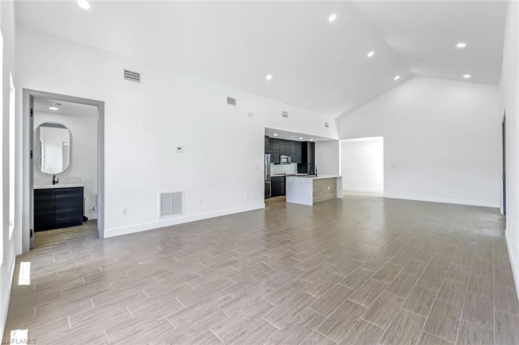 14074 Whittier LN