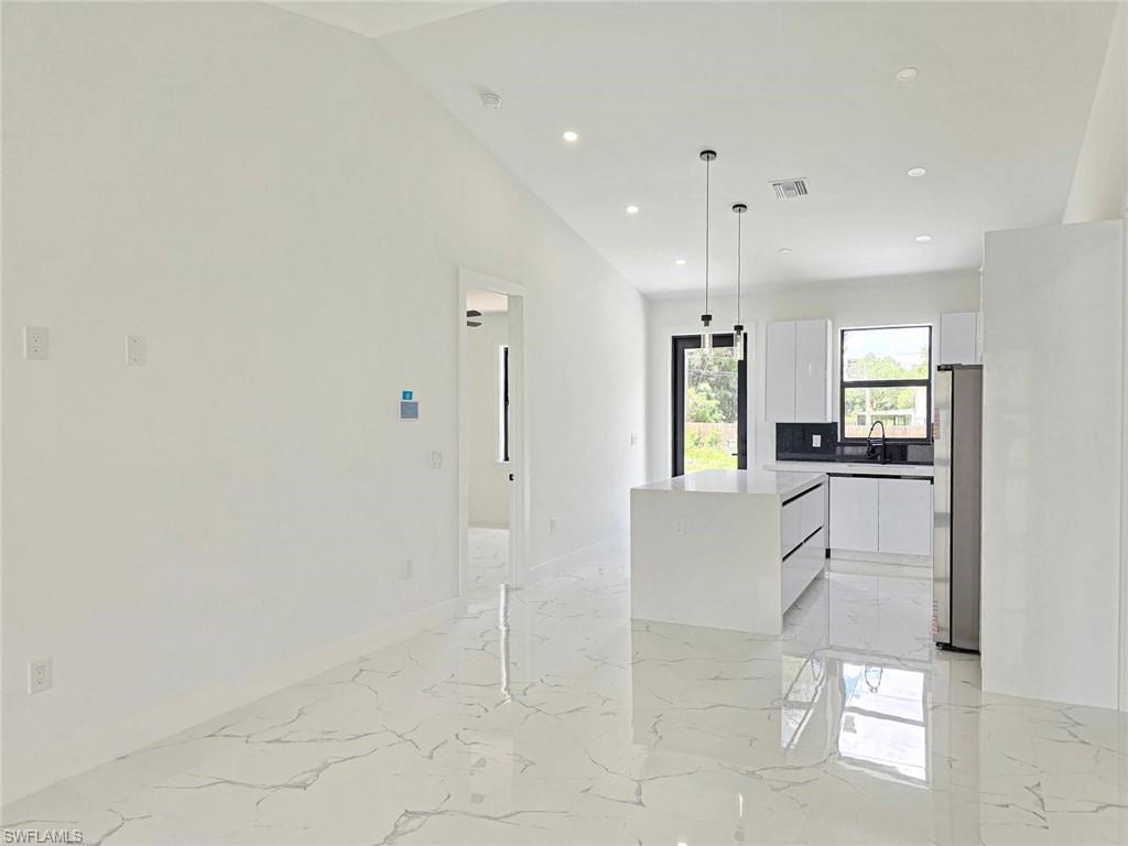 1411 Moore AVE photo 18