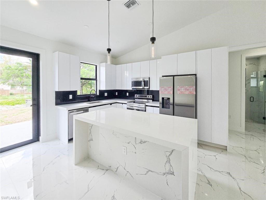 1411 Moore AVE photo 11