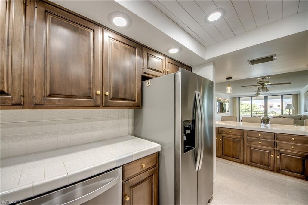 5260 S Landings DR 407 photo 9