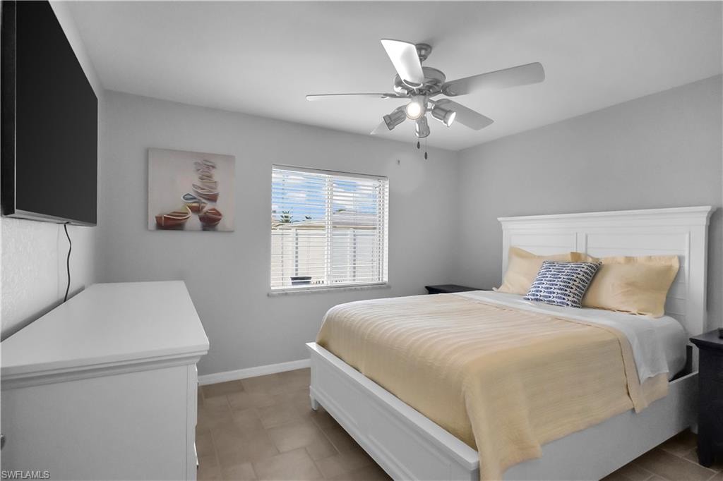 Guest Bedroom w/ Queen Bed
