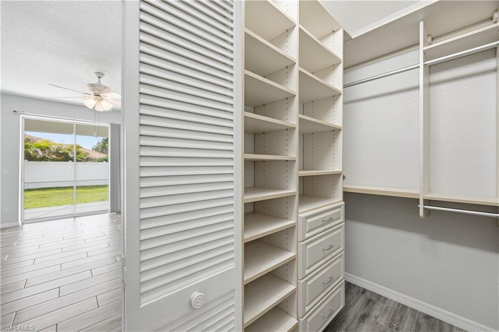 Walk In Custom Closets