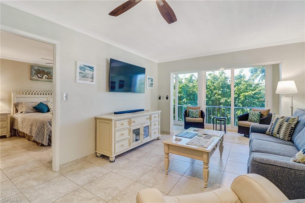 TILE FLOORS THRUOUT
