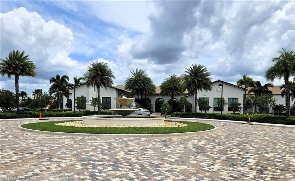 View of community with curved driveway