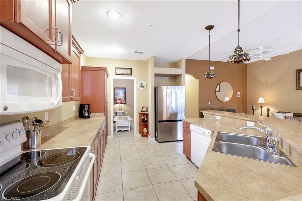 8721 Piazza Del Lago CIR 205 photo 11