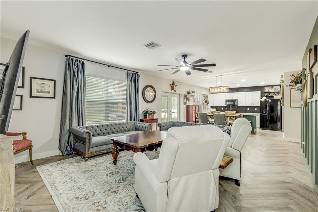 26701 Lincoln AVE photo 8
