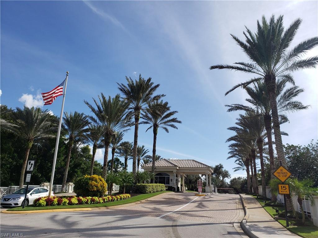 Spanish Wells entry with  big beautiful palms!