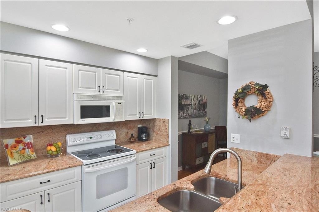 8076 Queen Palm LN 412 photo 9