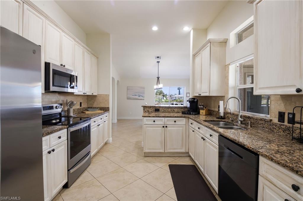 Large kitchen is perfect for those with gourmet taste or just like plenty of room to spread out!