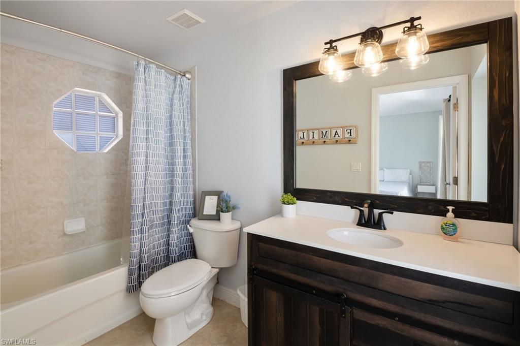 Cabana/Flex room has ensuite bathroom.