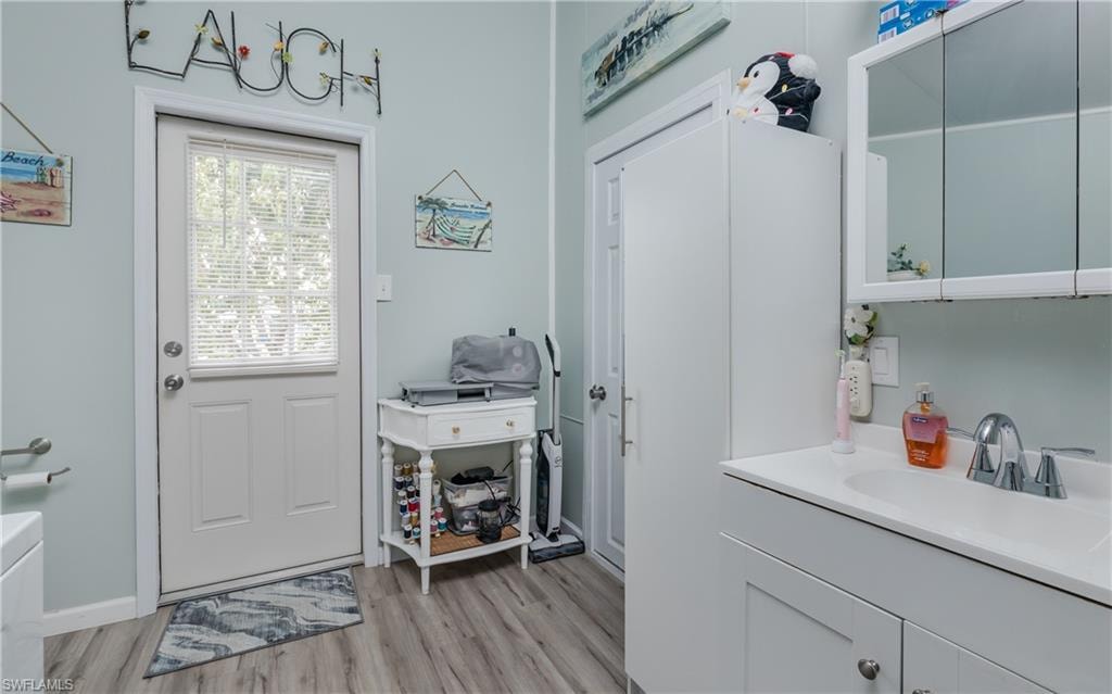 1/2 BATHROOM & LAUNDRY ROOM