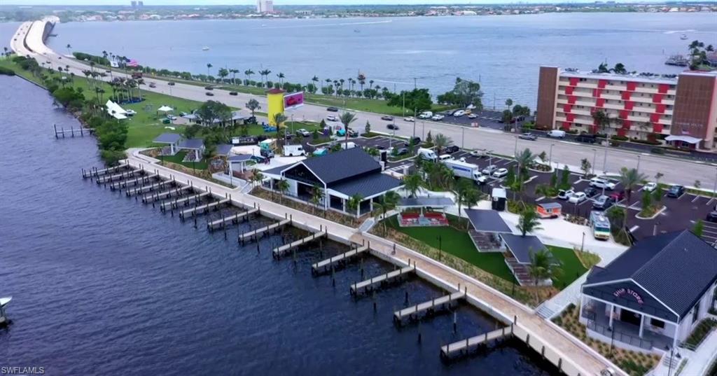 Plenty of Amenities with Dockage like "Slipaway"
