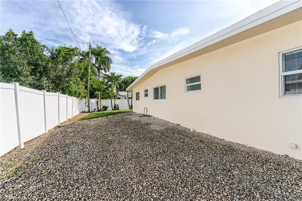 1443 Ricardo AVE photo 39