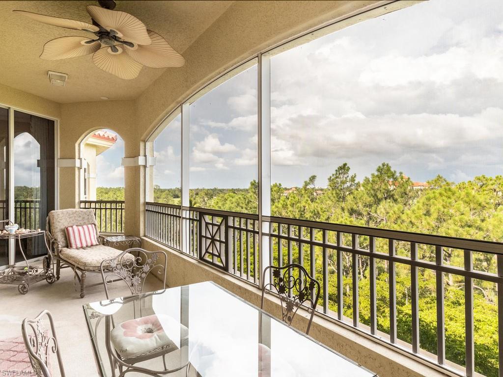 ALL rooms have balcony access