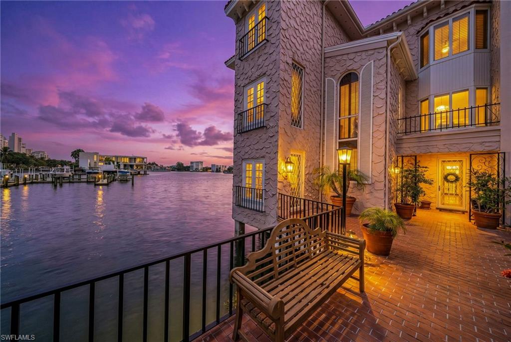 4000 Gulf Shore BLVD N 3300