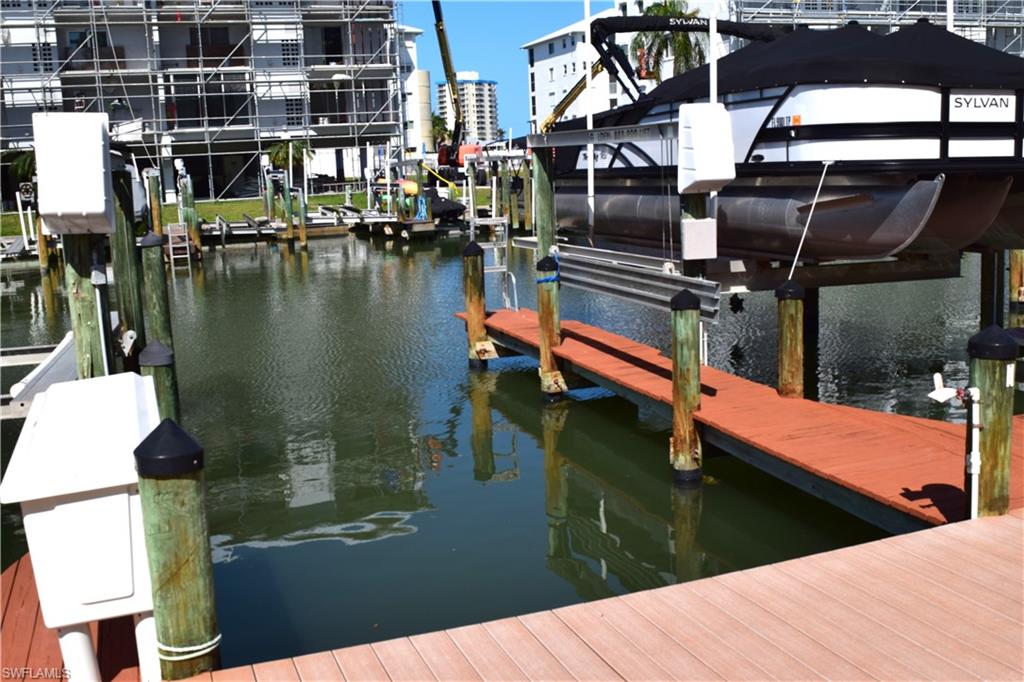 DOCK 25 - 4481 BAY BEACH