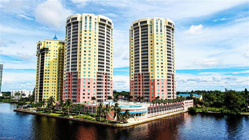 Located min away from DOWNTOWN FORT MYERS, a dynamic & inviting area that offers rich blend of history, culture, dining, shopping & recreational opportunities