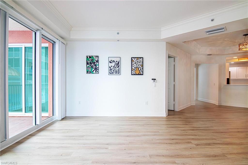 GREAT LIVING ROOM leads to WRAP-AROUNDSCREENED BALCONY offering beautiful northviews of the river & east views of the city.OFFICE/DEN leads to IN-UNIT LAUNDRY ROOMw/ MAYTAG FRONT LOAD WASHER & DRYER.CONVENIENT ACCESS TO PARKING SPACE &GARAGE STORAGE UNIT!
