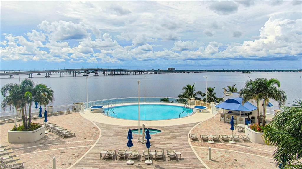 RESORT-STYLE RIVERFRONT LIVING | UPDATED 3+DEN END-UNIT | WRAP BALCONY | $10K INCENTIVE