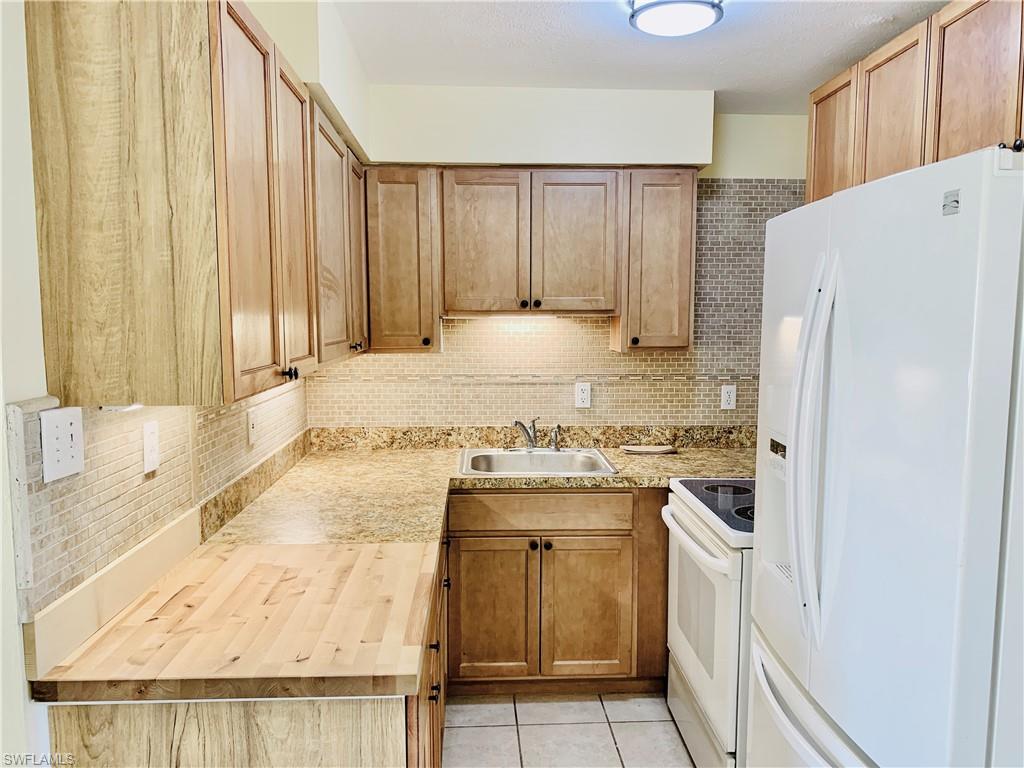 1120 Vineyard ST photo 6