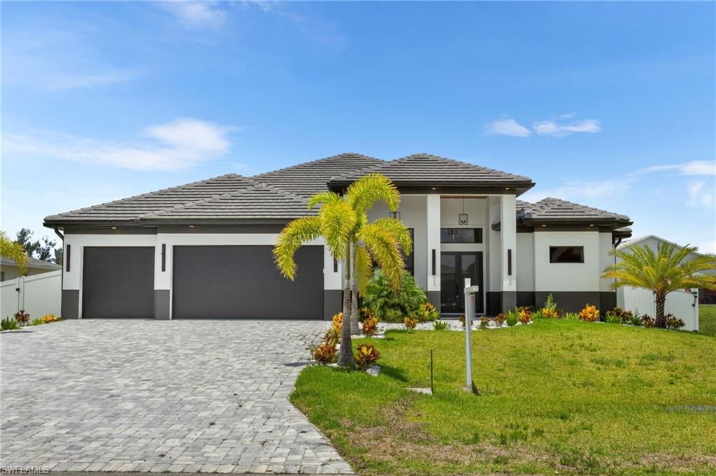 It features 2,420 sq ft of living area withBRIGHT and OPEN LAYOUT designed for bothEVERYDAY COMFORT and UPSCALEENTERTAINING