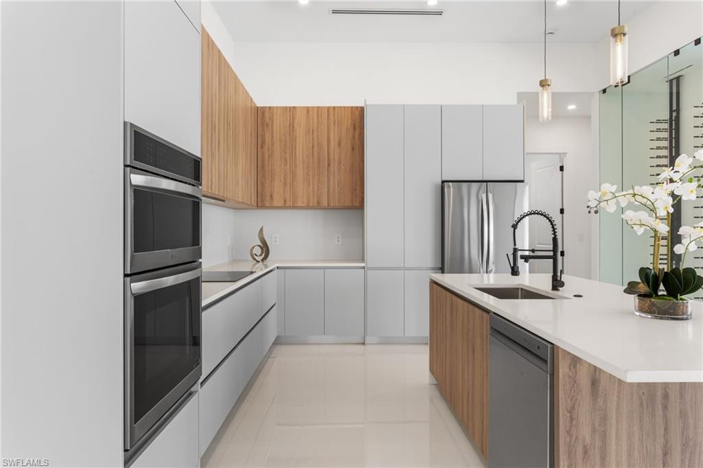 The EXPENSIVE ISLAND offers FLEXIBLESEATING for CASUAL DINING or FORMALGATHERINGS, and a FULL QUARTZBACKSPLASH adds MODERN SOPHISTICATION