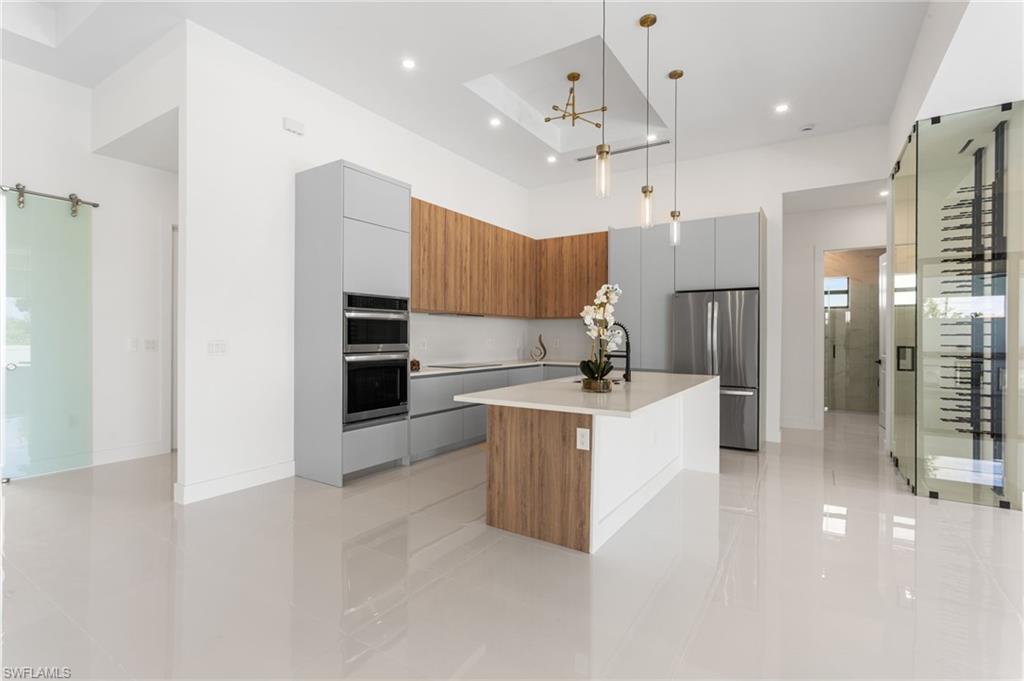 CHEF-INSPIRED KITCHEN equipped withSTAINLESS STEEL APPLIANCES