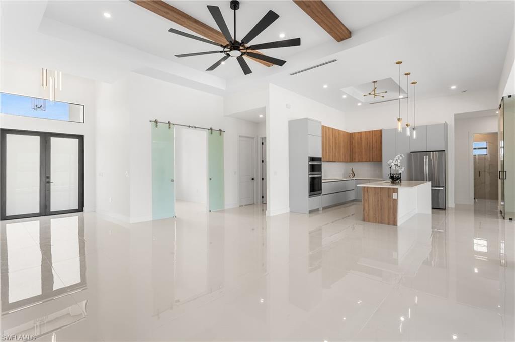 Open & Bright Layout