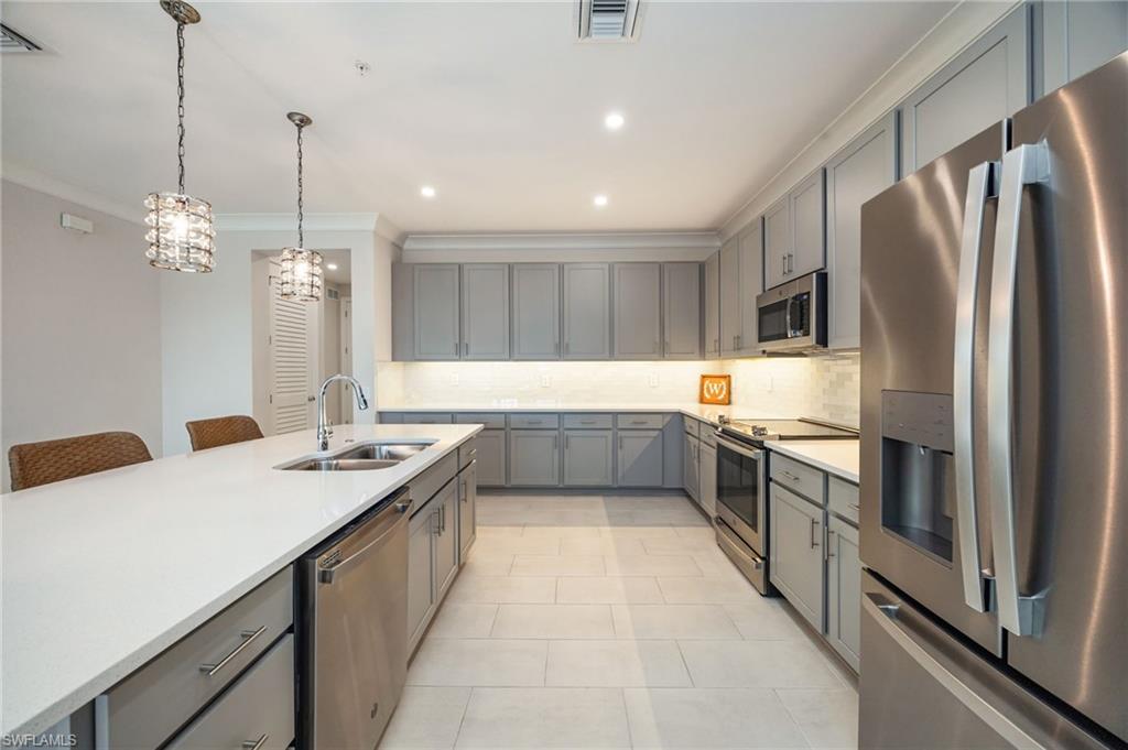 183 Indies DR E 202 photo 6