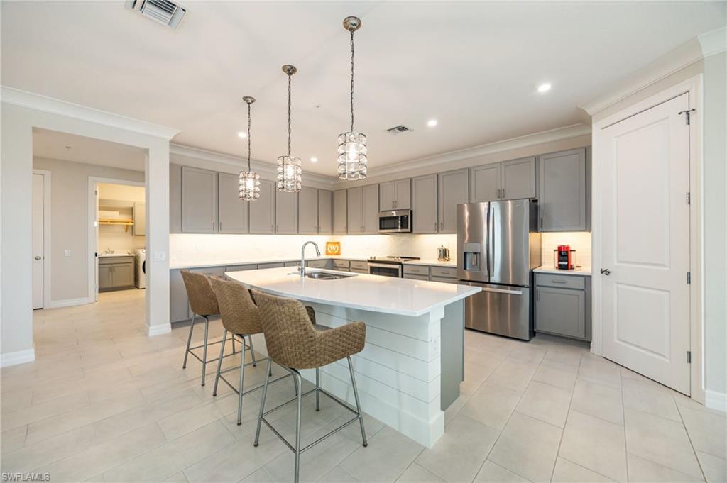 183 Indies DR E 202