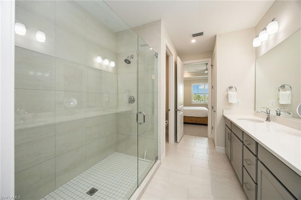 183 Indies DR E 202 photo 11