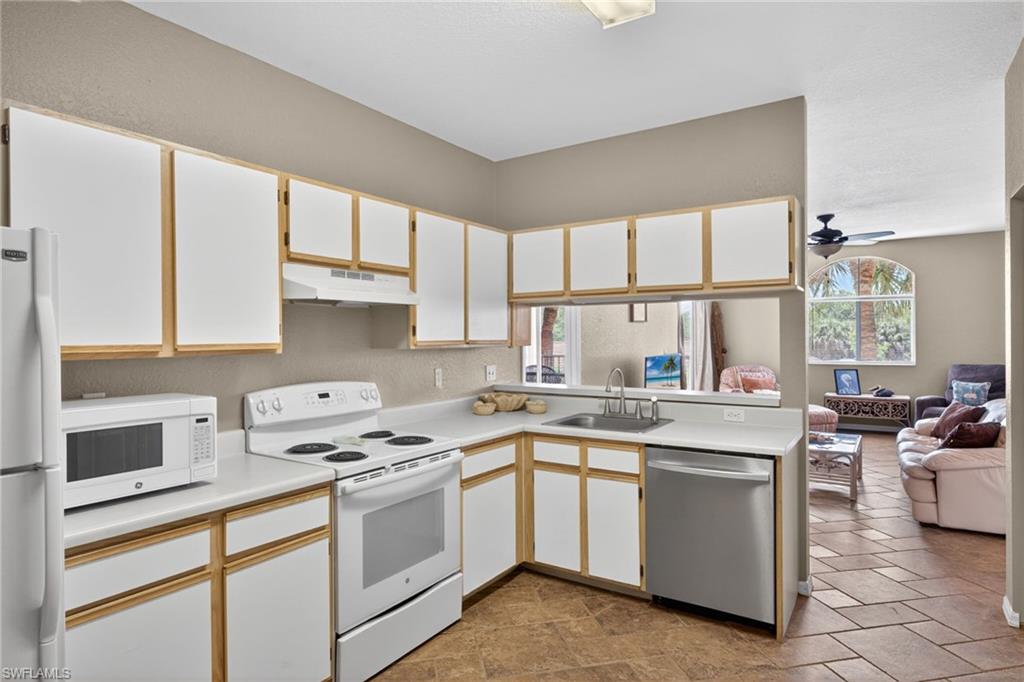 6361 Aragon WAY 202 photo 10