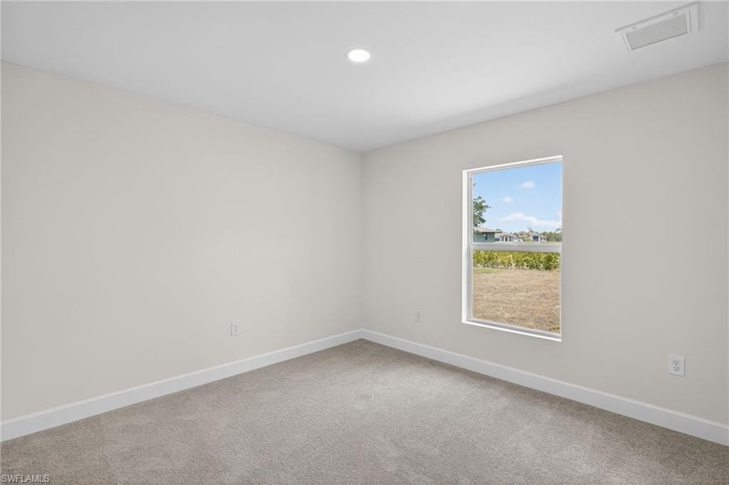 702 NW Douglas CIR photo 13