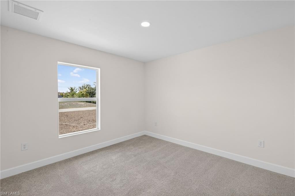 702 NW Douglas CIR photo 16