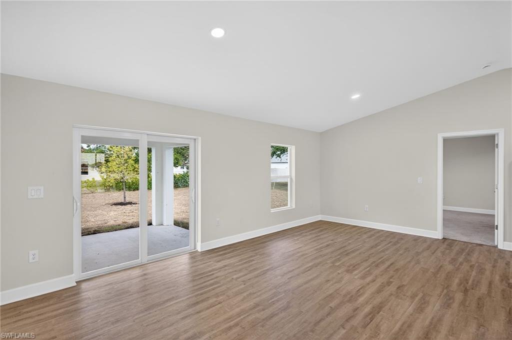 702 NW Douglas CIR