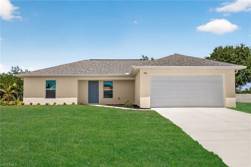 702 NW Douglas CIR