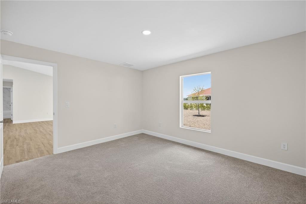 702 NW Douglas CIR photo 21