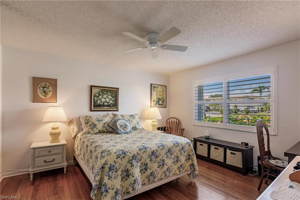 Nice large 2nd Bedroom.